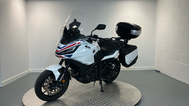 Honda NT1100 Manual (22 Model Year)